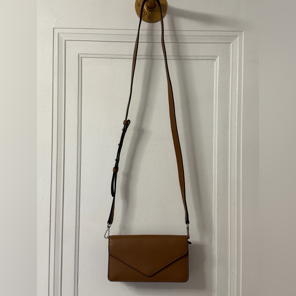 Leatherology leather envelope Tan Crossbody Bag NWOT - Picture 2 of 12